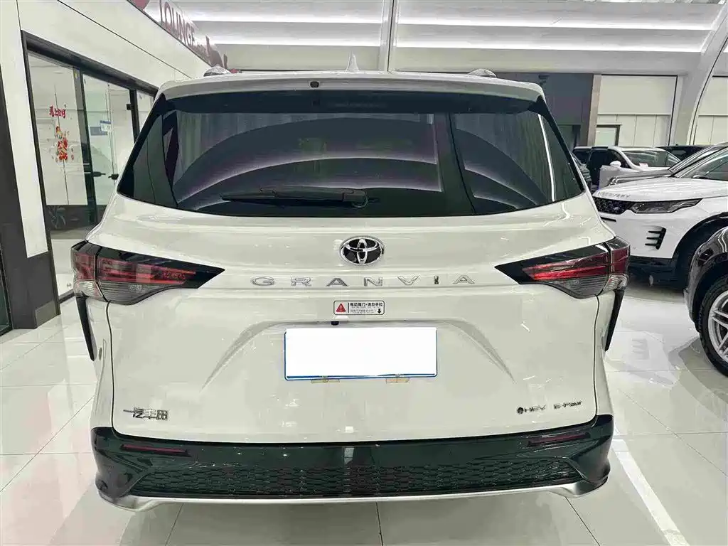 Toyota Granvia — фото 20