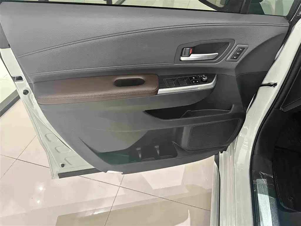 Toyota Granvia — фото 7
