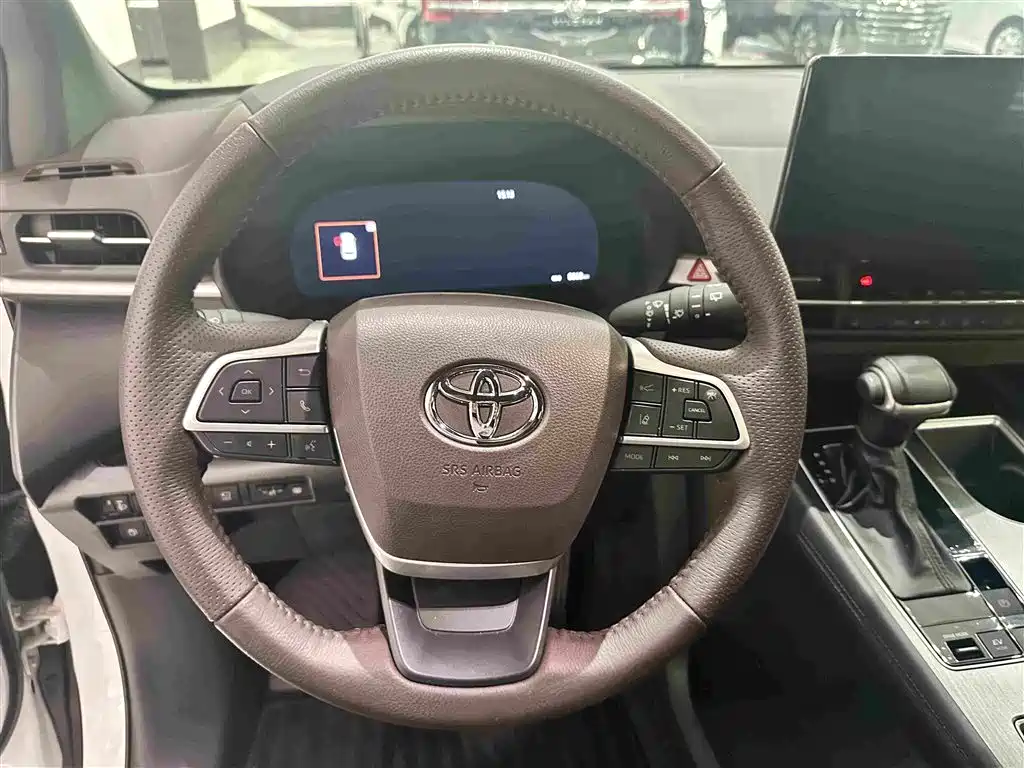 Toyota Granvia — фото 9