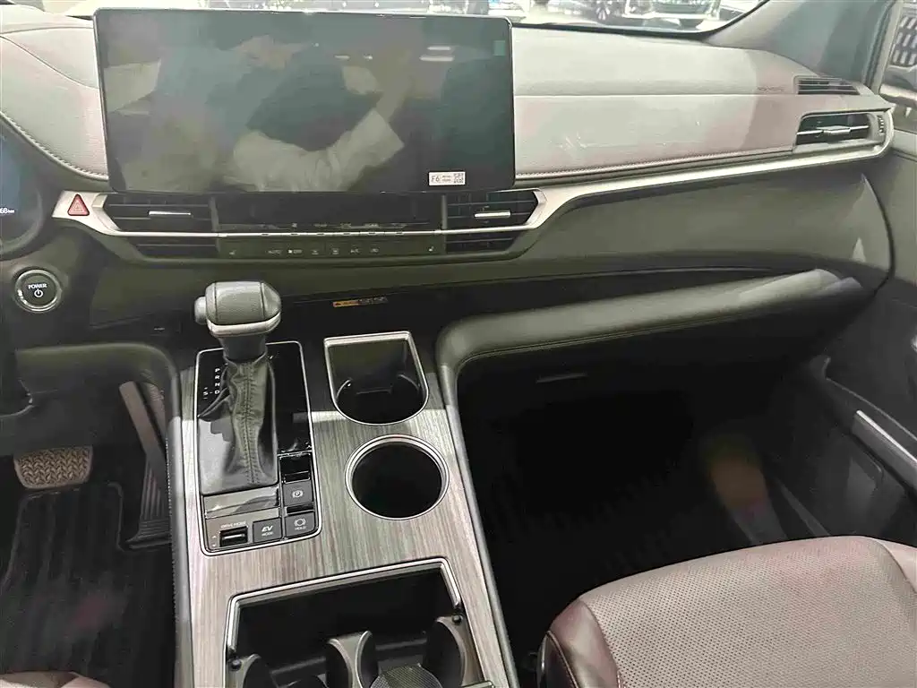 Toyota Granvia — фото 10