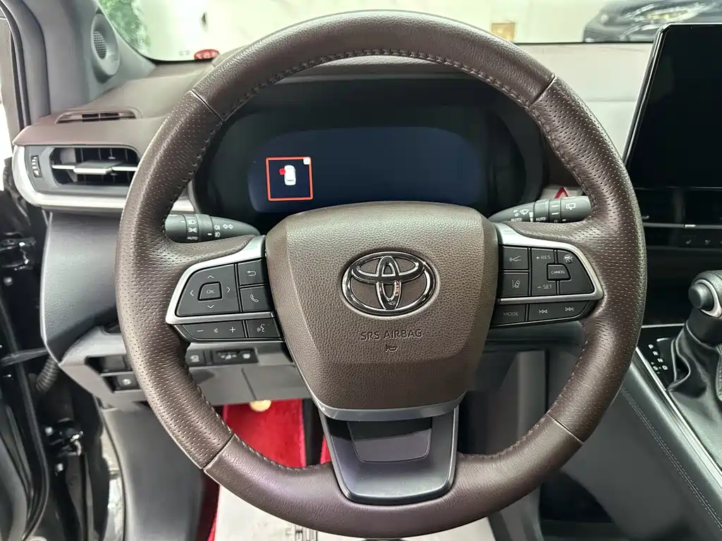 Toyota Granvia — фото 8