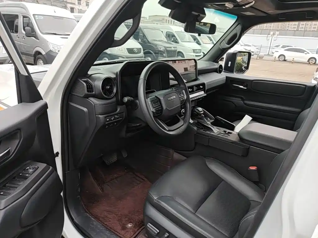 Toyota Prado — фото 10