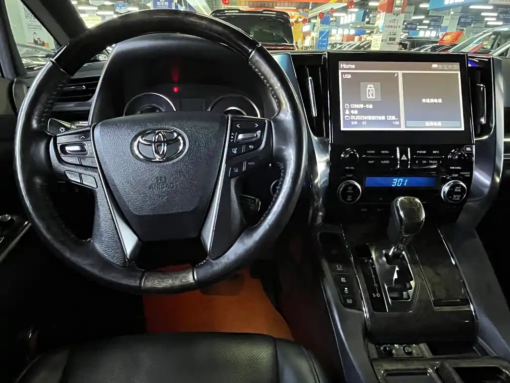Toyota Vellfire — фото 3