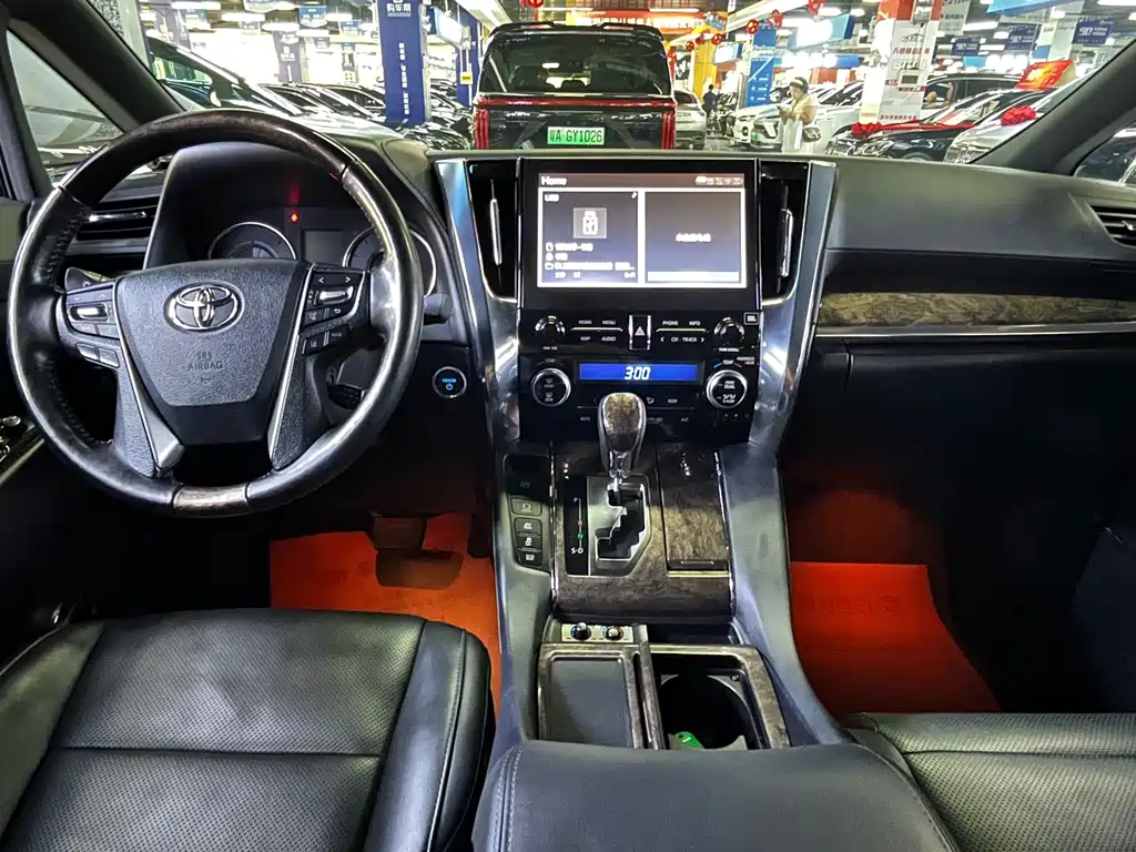 Toyota Vellfire — фото 4
