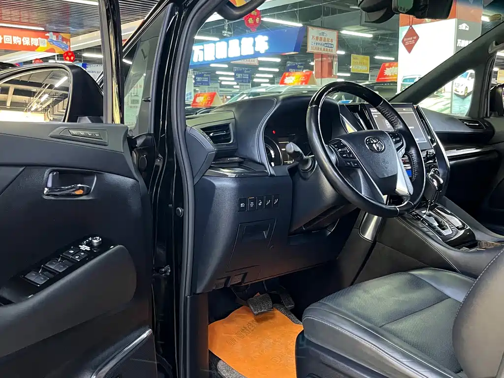 Toyota Vellfire — фото 5