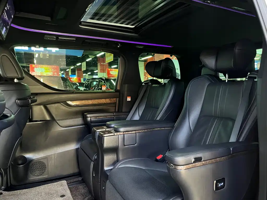 Toyota Vellfire — фото 6