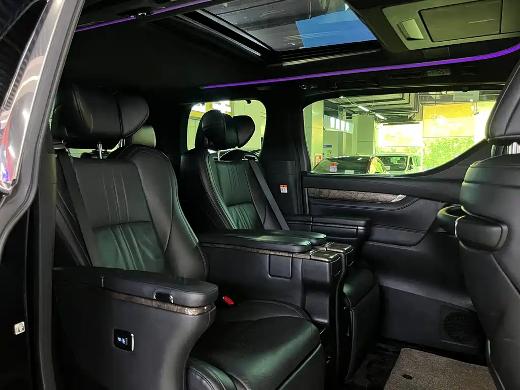 Toyota Vellfire — фото 8