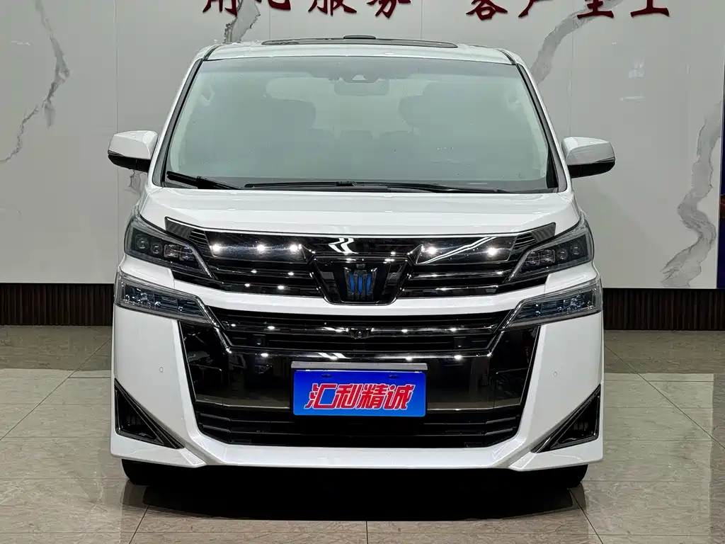 Toyota Vellfire — фото 2