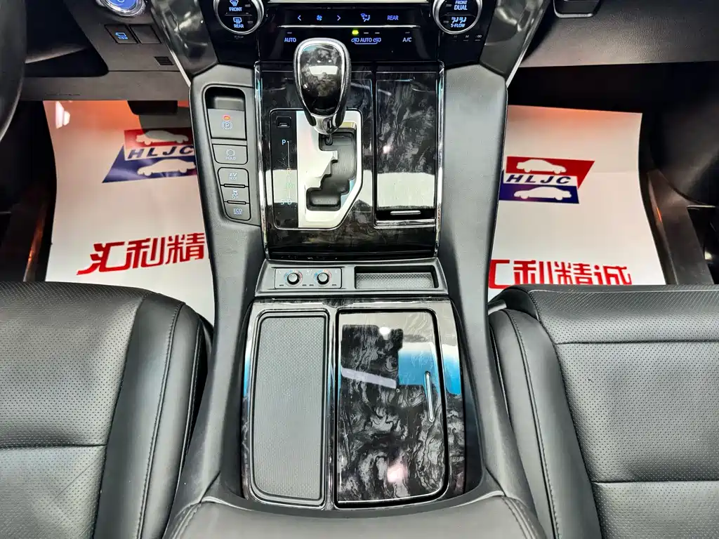 Toyota Vellfire — фото 13