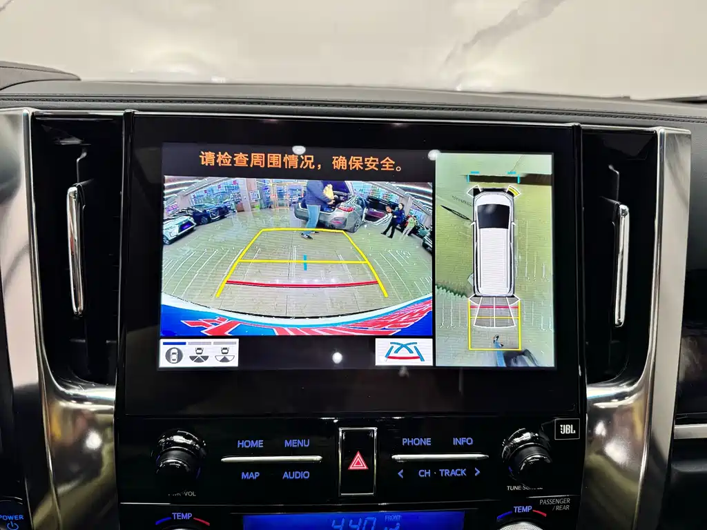 Toyota Vellfire — фото 15