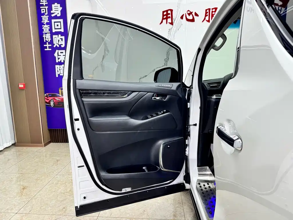 Toyota Vellfire — фото 17