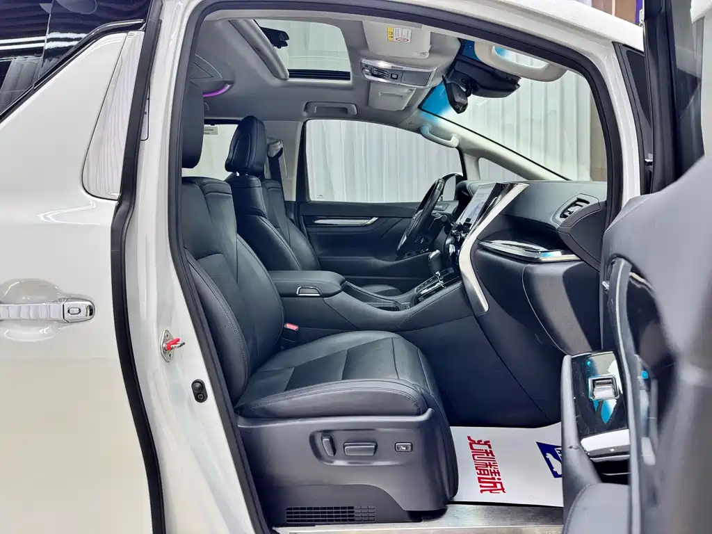 Toyota Vellfire — фото 19
