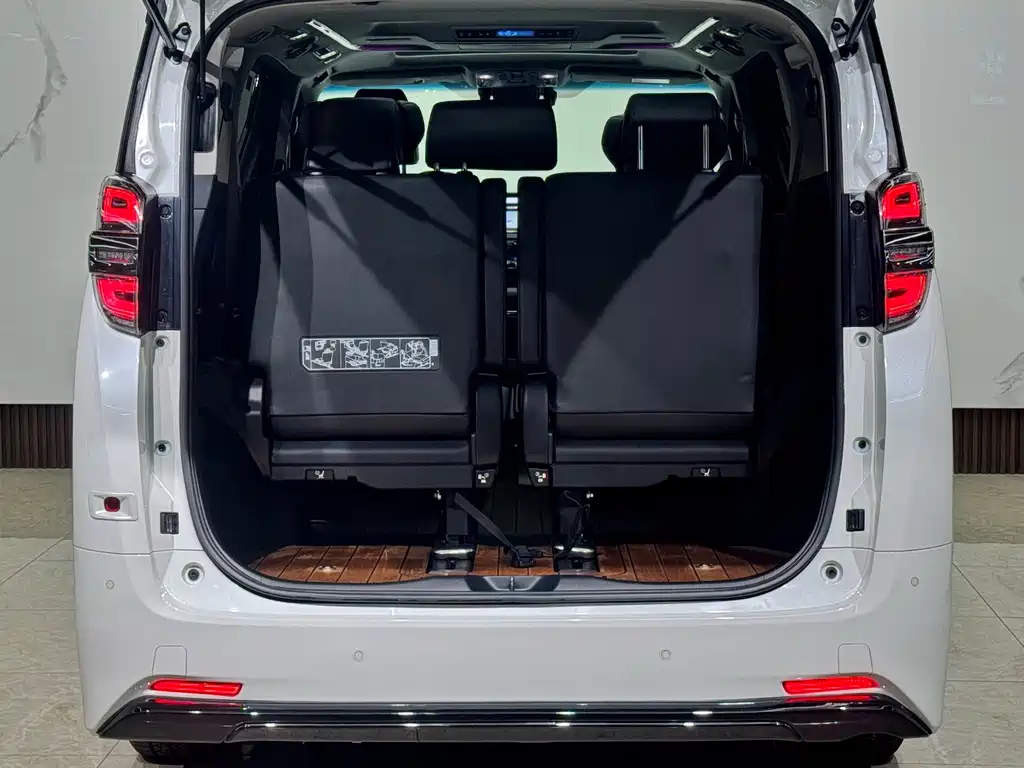 Toyota Vellfire — фото 25