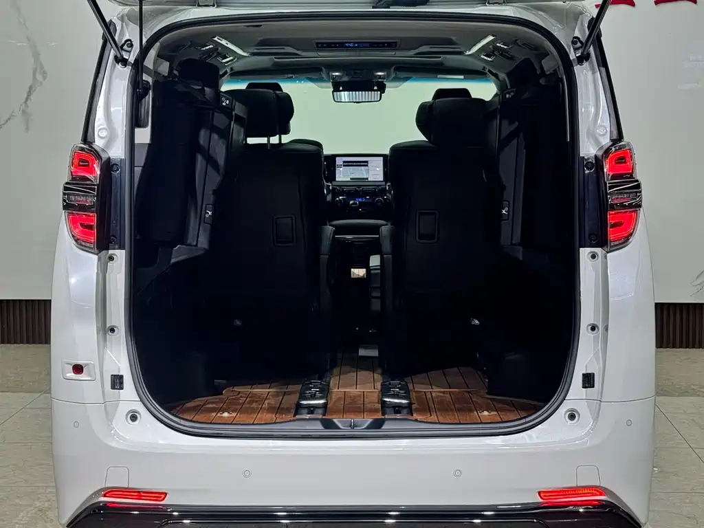 Toyota Vellfire — фото 26