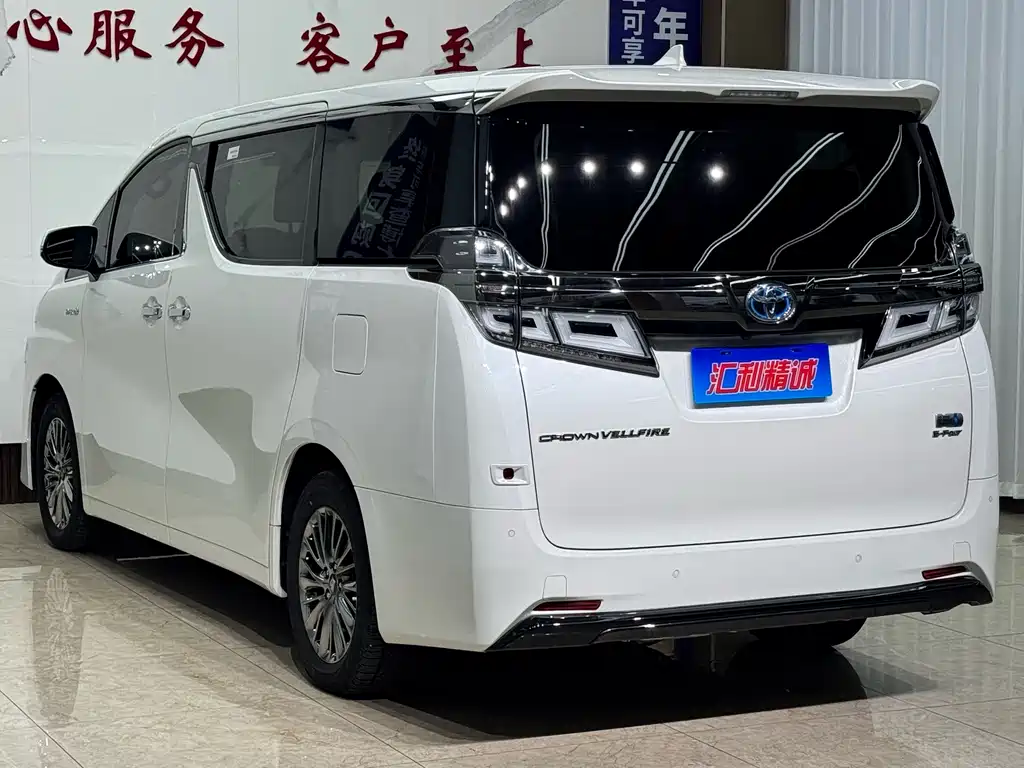 Toyota Vellfire — фото 4