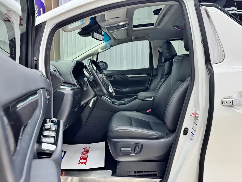 Toyota Vellfire — фото 7