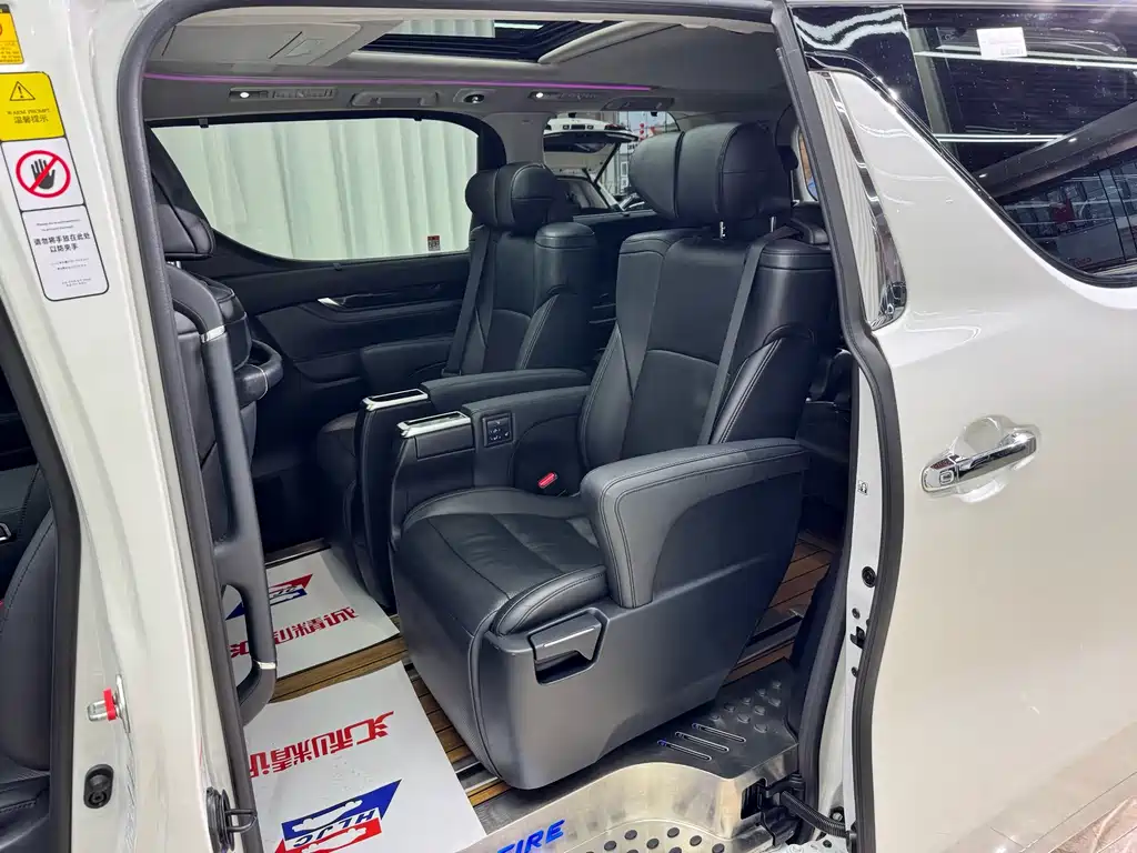 Toyota Vellfire — фото 8