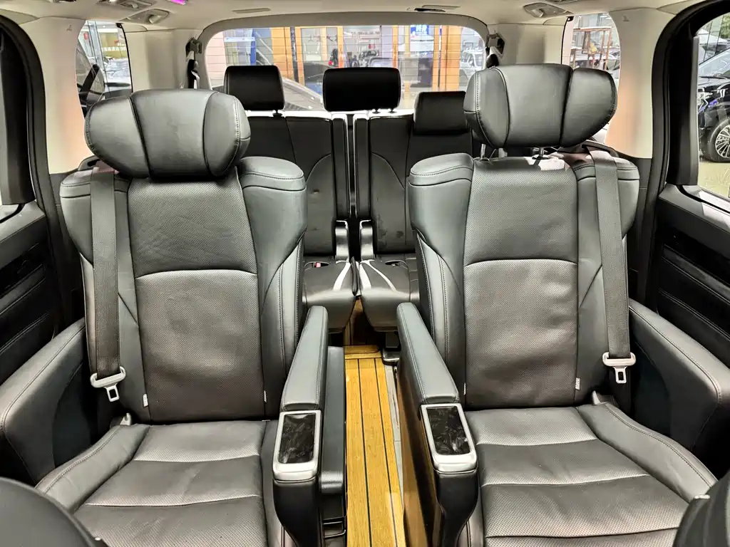 Toyota Vellfire — фото 9