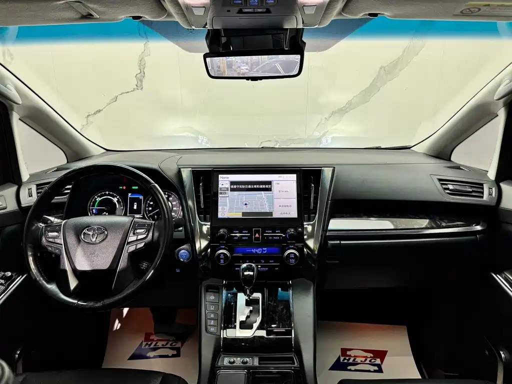 Toyota Vellfire — фото 10