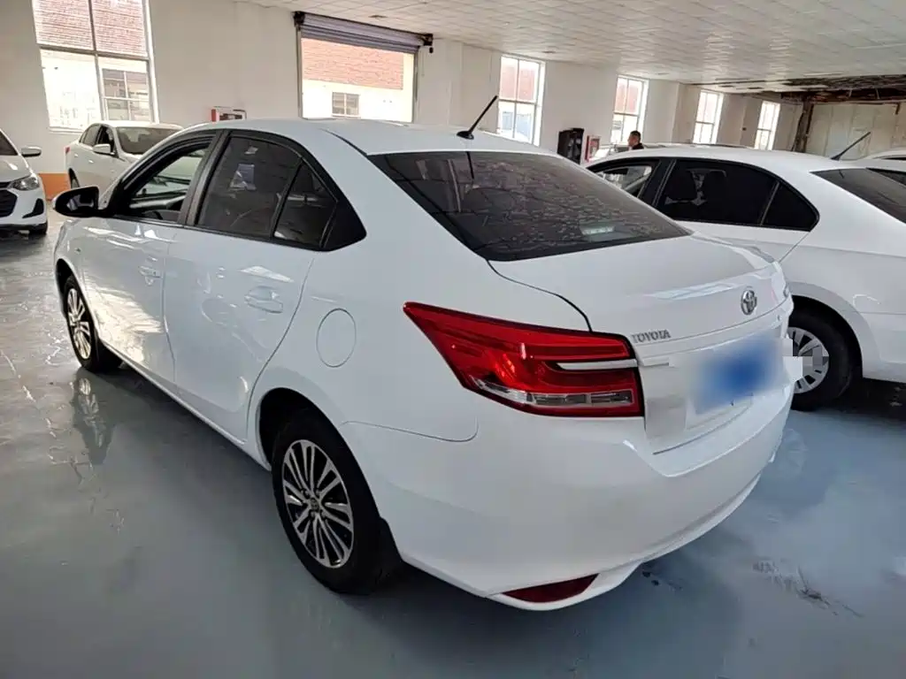 Toyota Vios — фото 4