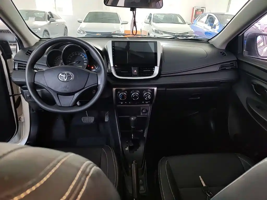 Toyota Vios — фото 9