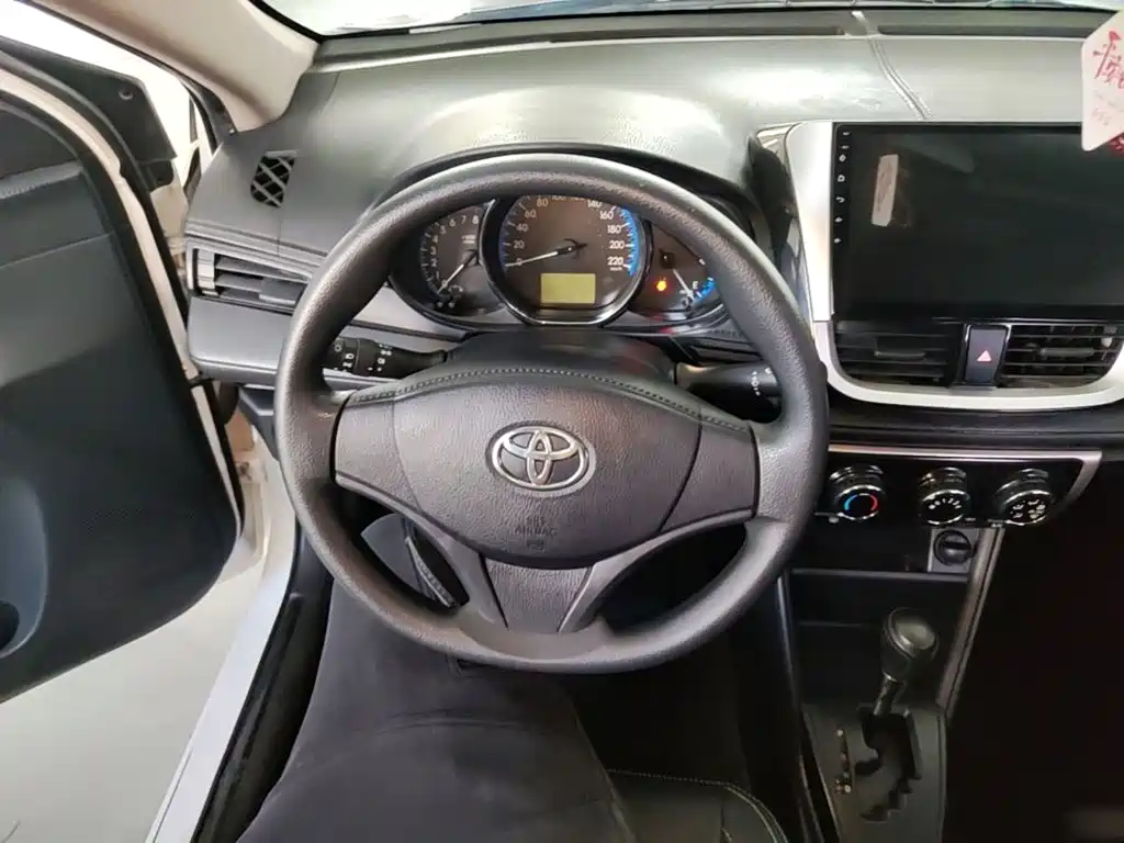 Toyota Vios — фото 10