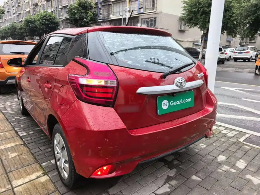 Toyota Yaris L — фото 4