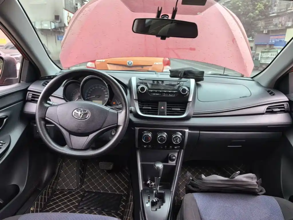 Toyota Yaris L — фото 9