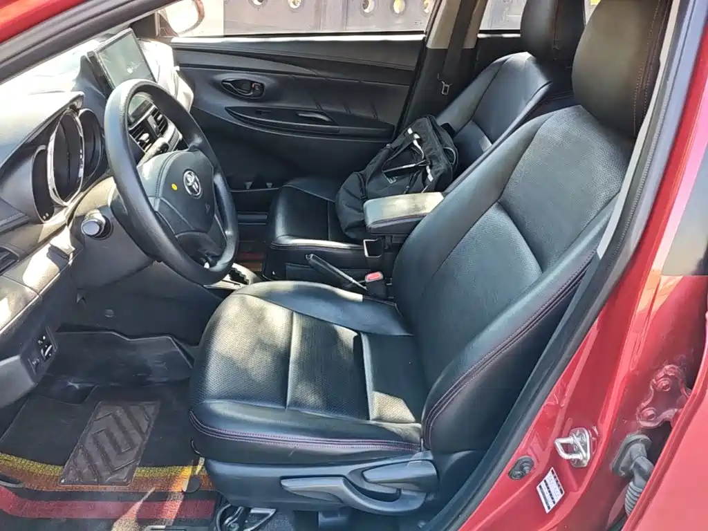 Toyota Yaris L — фото 14