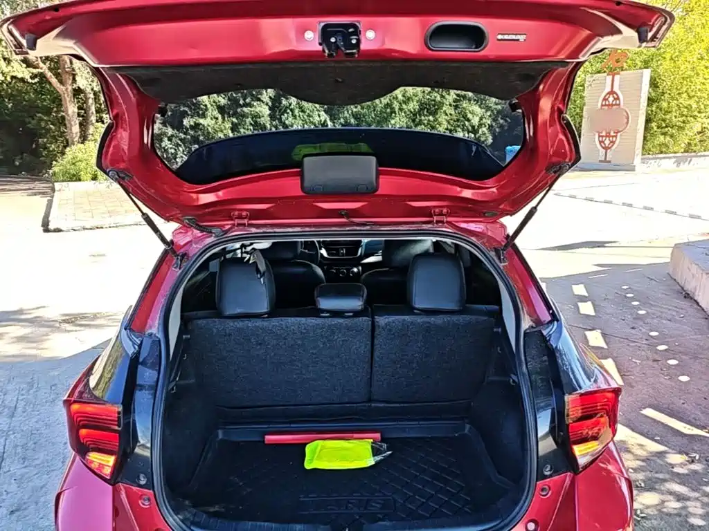 Toyota Yaris L — фото 18