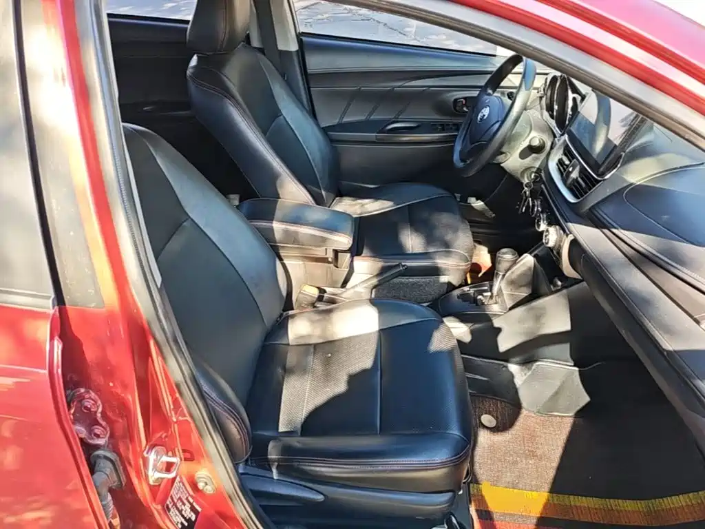 Toyota Yaris L — фото 24
