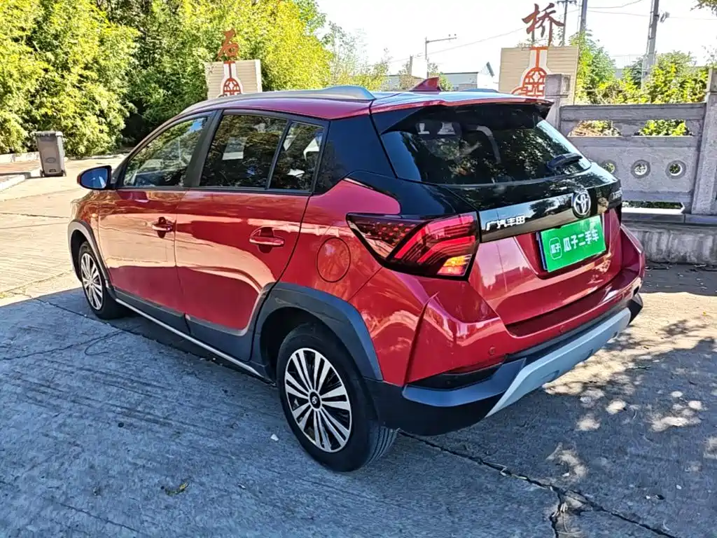 Toyota Yaris L — фото 4