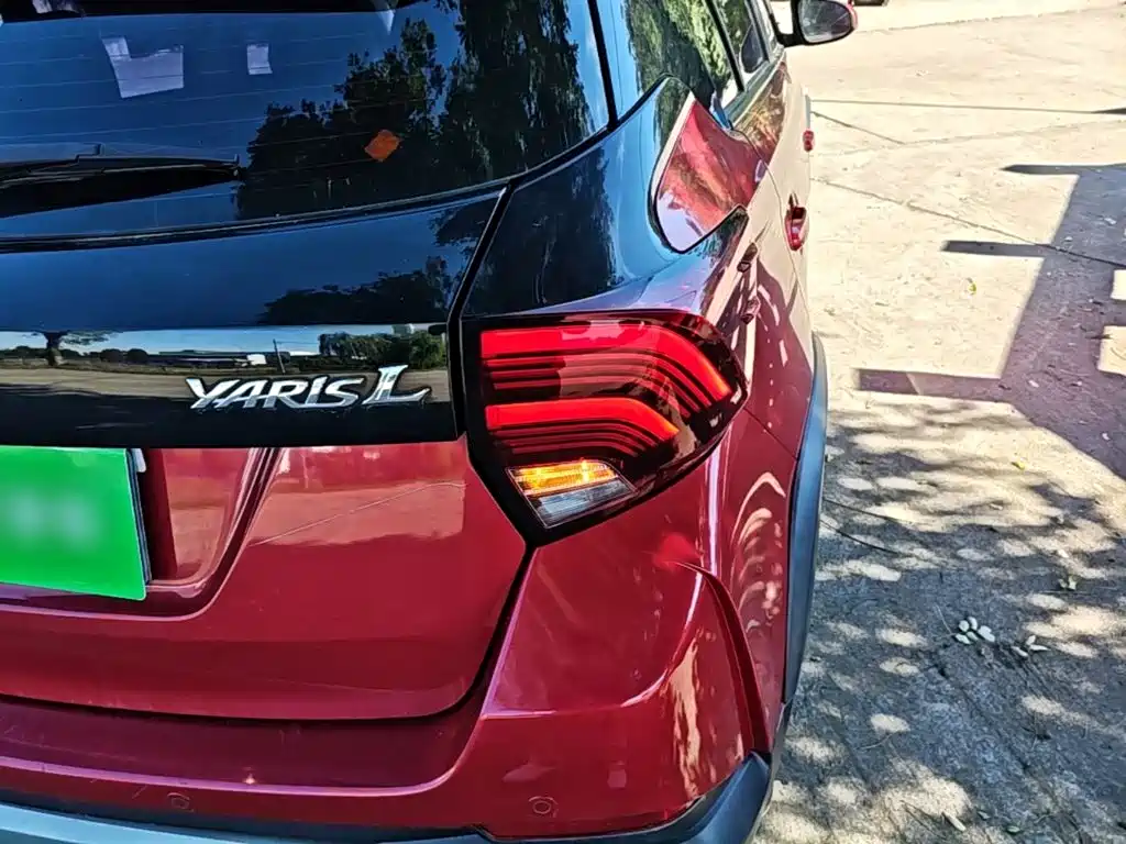 Toyota Yaris L — фото 7