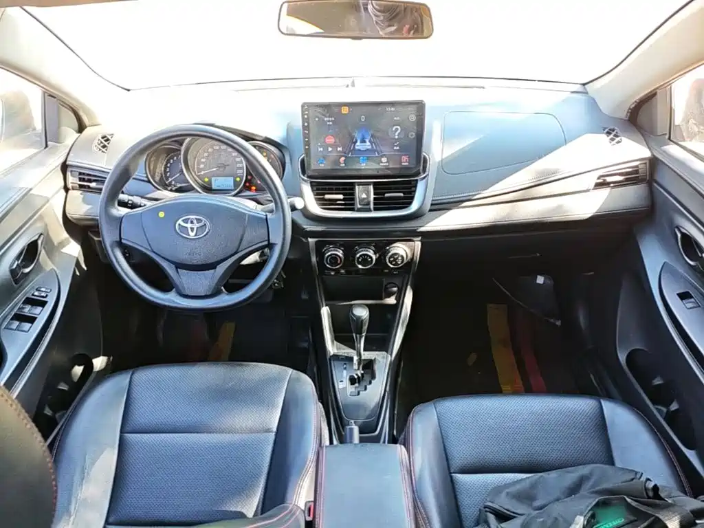 Toyota Yaris L — фото 9