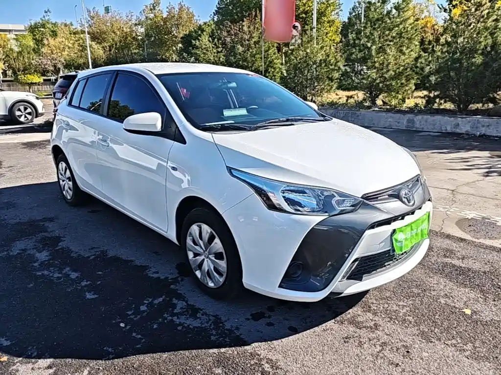 Toyota Yaris L — фото 3