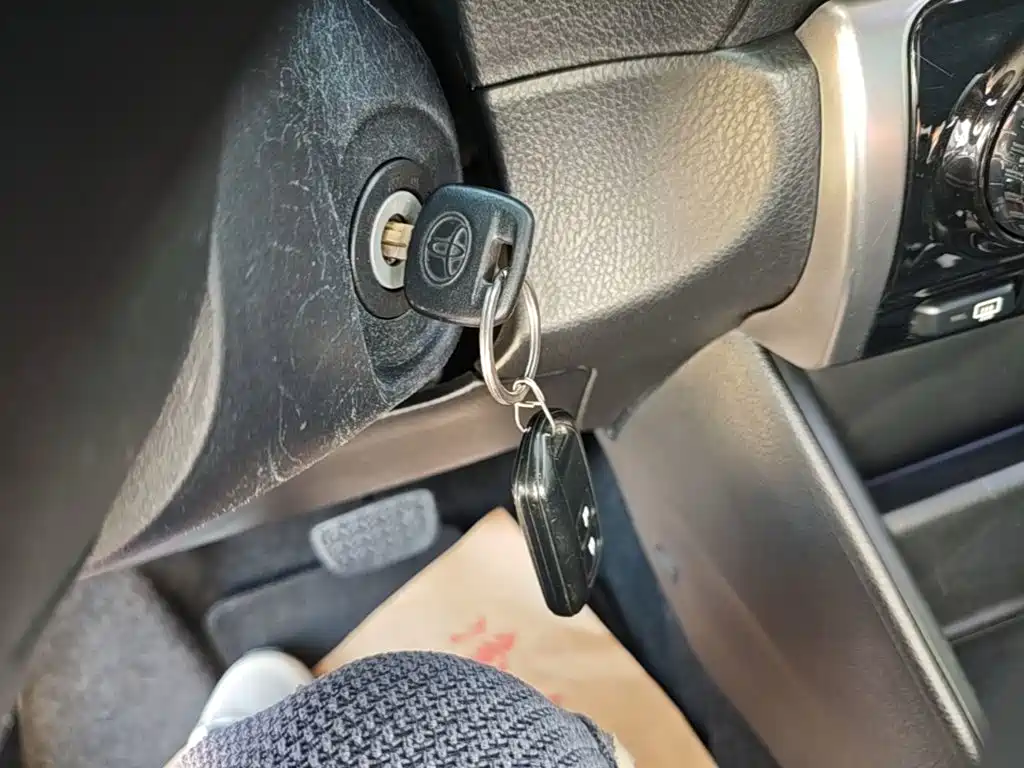 Toyota Yaris L — фото 8