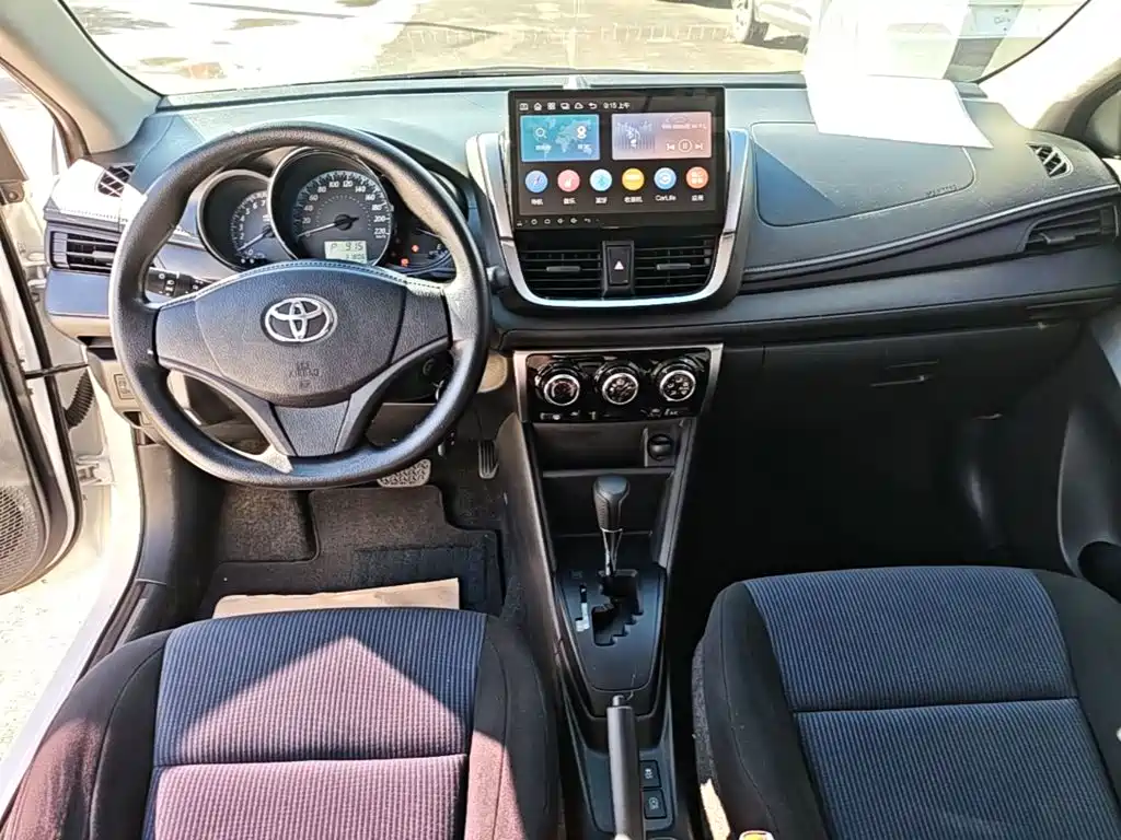 Toyota Yaris L — фото 9