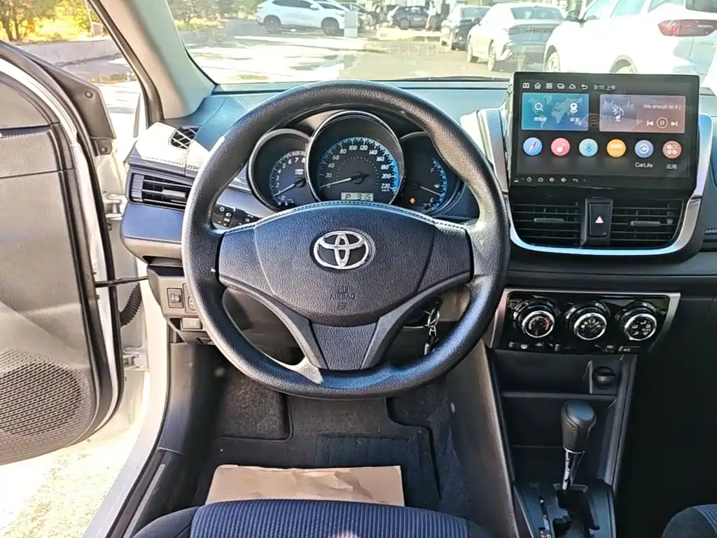 Toyota Yaris L — фото 10