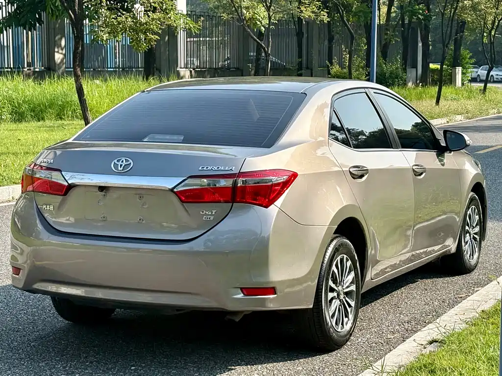 Toyota Corolla — фото 4