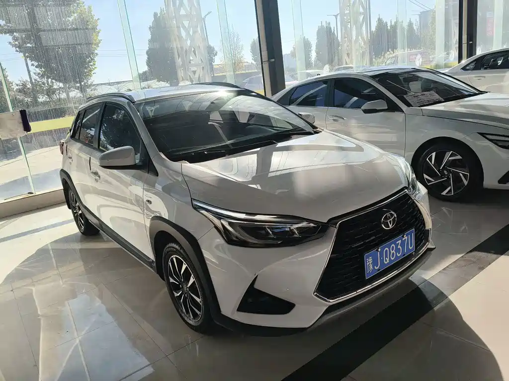 Toyota Yaris L — фото 3