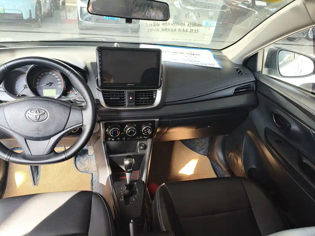 Toyota Yaris L — фото 6