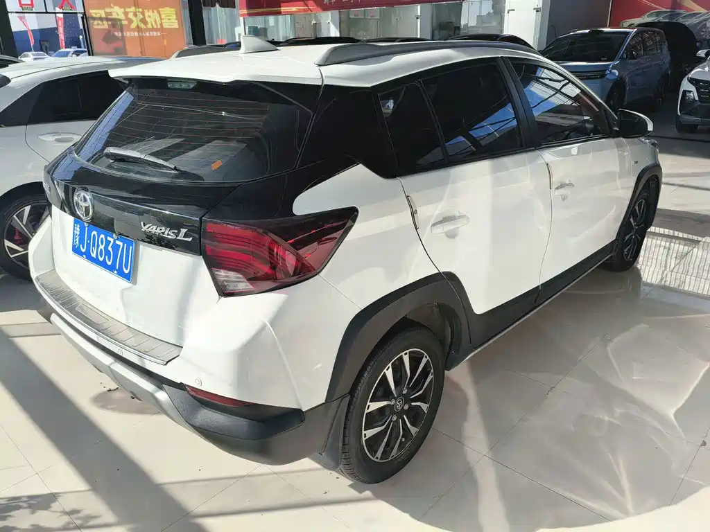Toyota Yaris L — фото 8