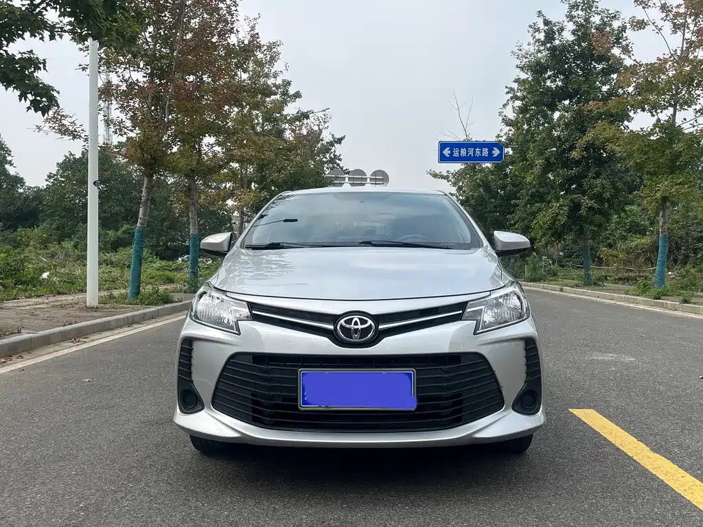 Toyota Vios — фото 2