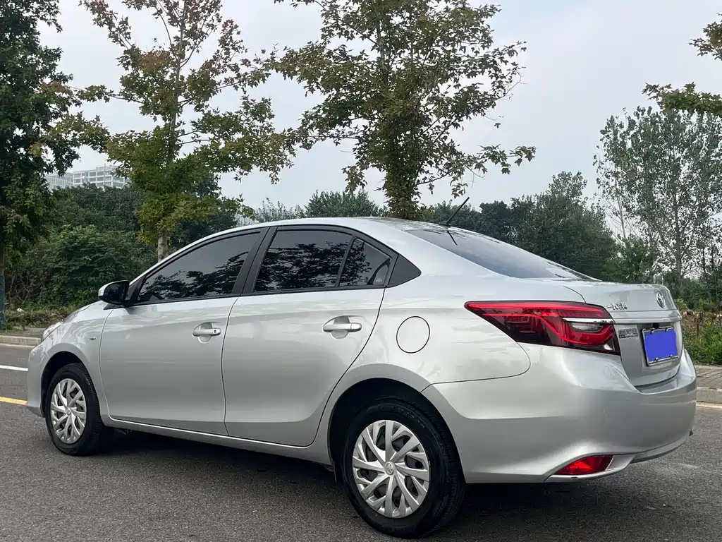Toyota Vios — фото 4