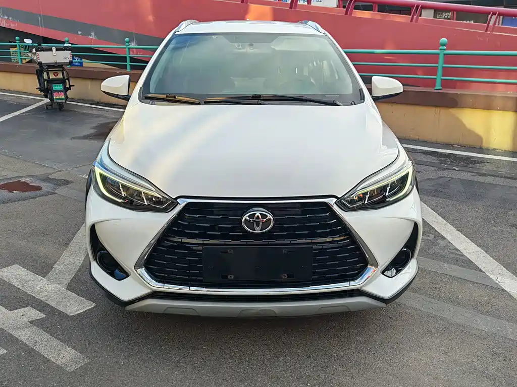 Toyota Yaris L — фото 2