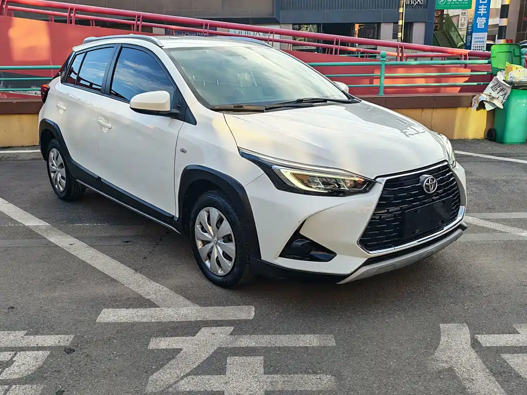 Toyota Yaris L — фото 3