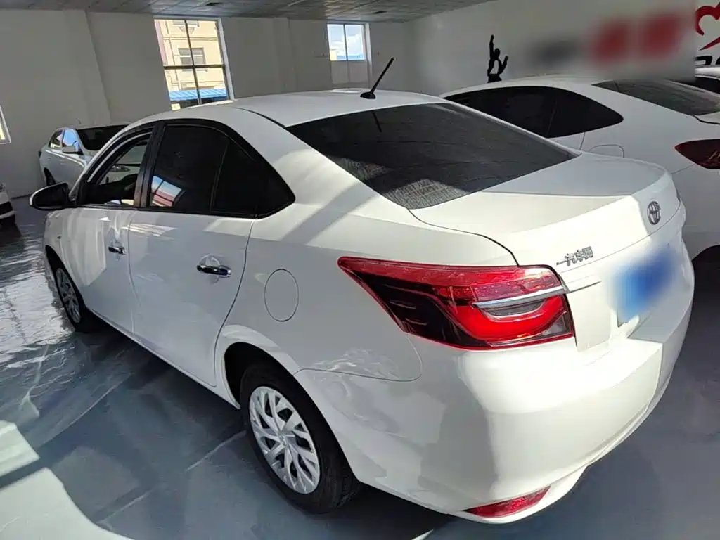 Toyota Vios — фото 4