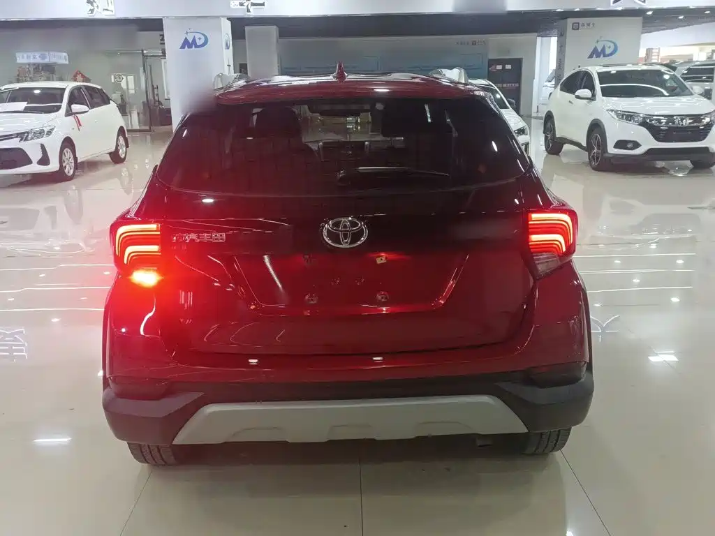 Toyota Yaris L — фото 3