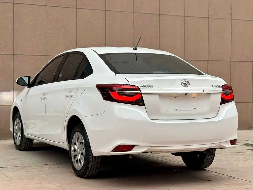 Toyota Vios — фото 4