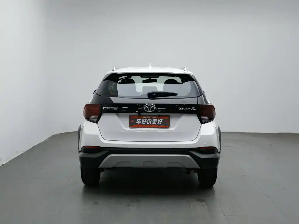 Toyota Yaris L — фото 4